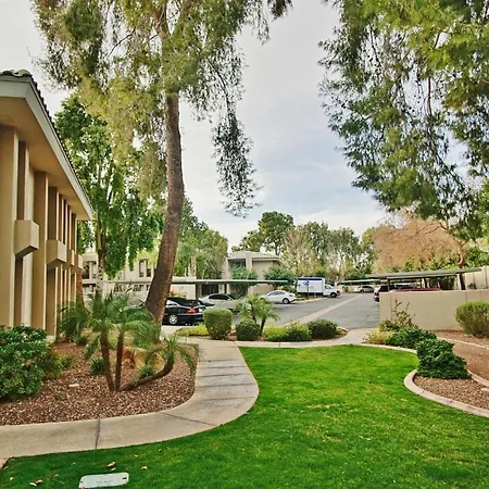 Walk To Fashion Park! Phoenix Abode W/ Pool Access-3